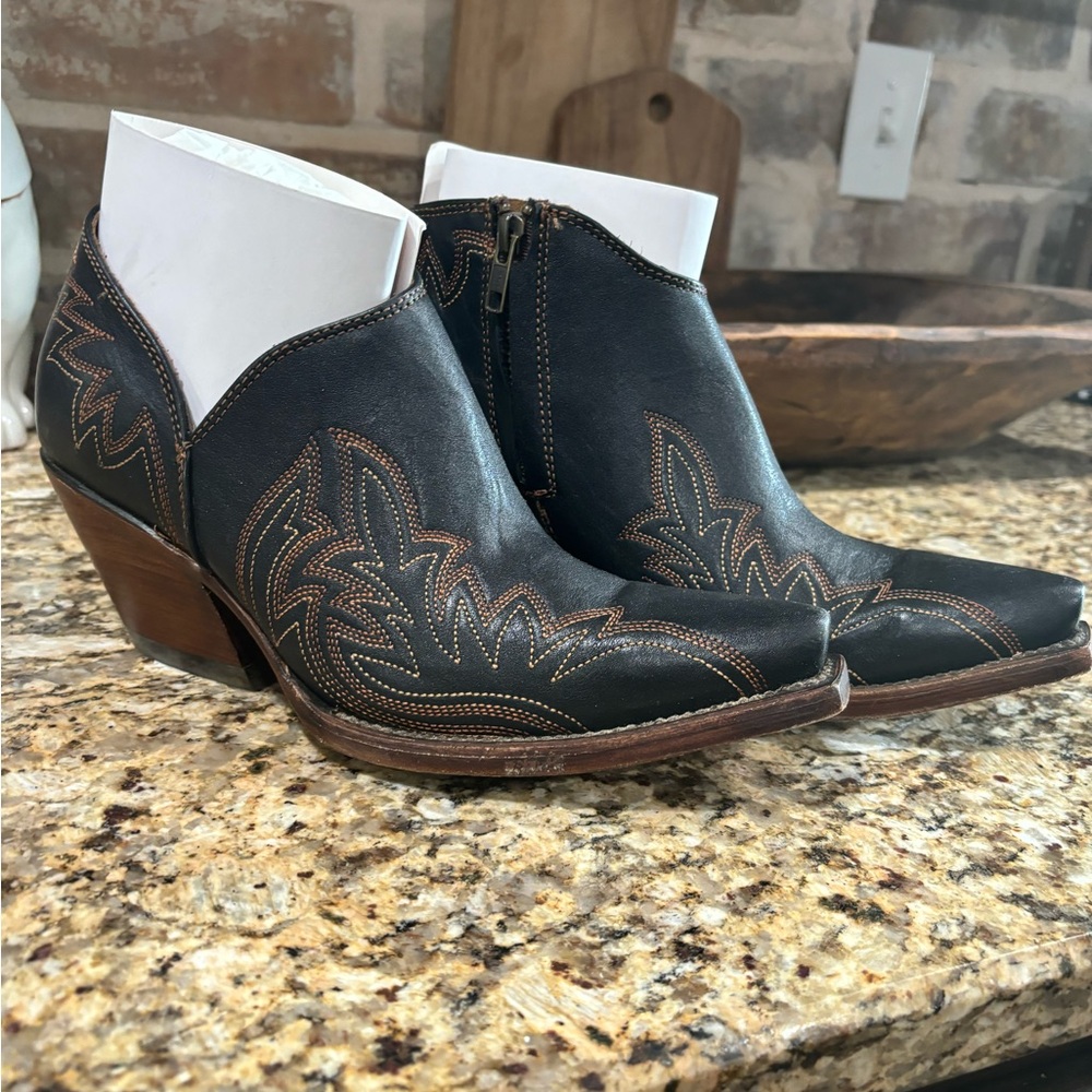 Artiat booties